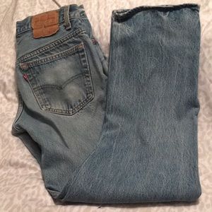 Men’s 32x33 Levi’s 501 button fly jeans.